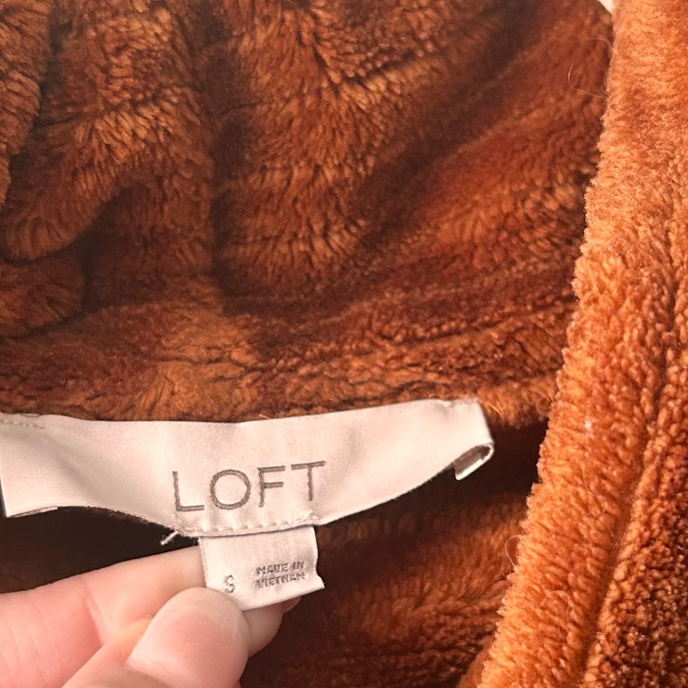 LOFT Women’s Plush Faux Fur‎ Sweater Cozy Cowl Neck Size Small SOFT Cinnamon - Picture 3 of 5